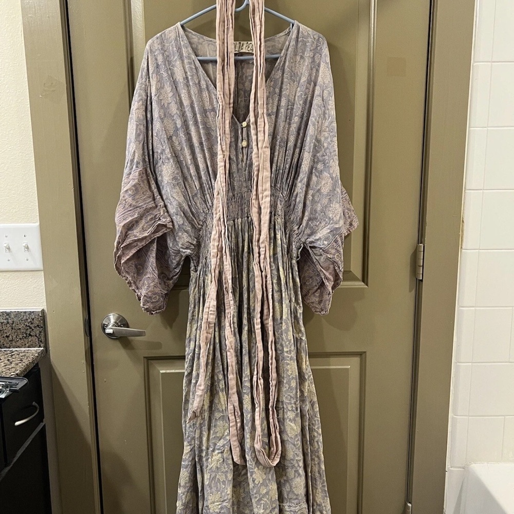 Magnolia Pearl Gray and Cream belt Maxi Dress (item 6.4) - Picture 2 of 4